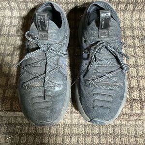 Under Armor Women’s sz 8 Runners